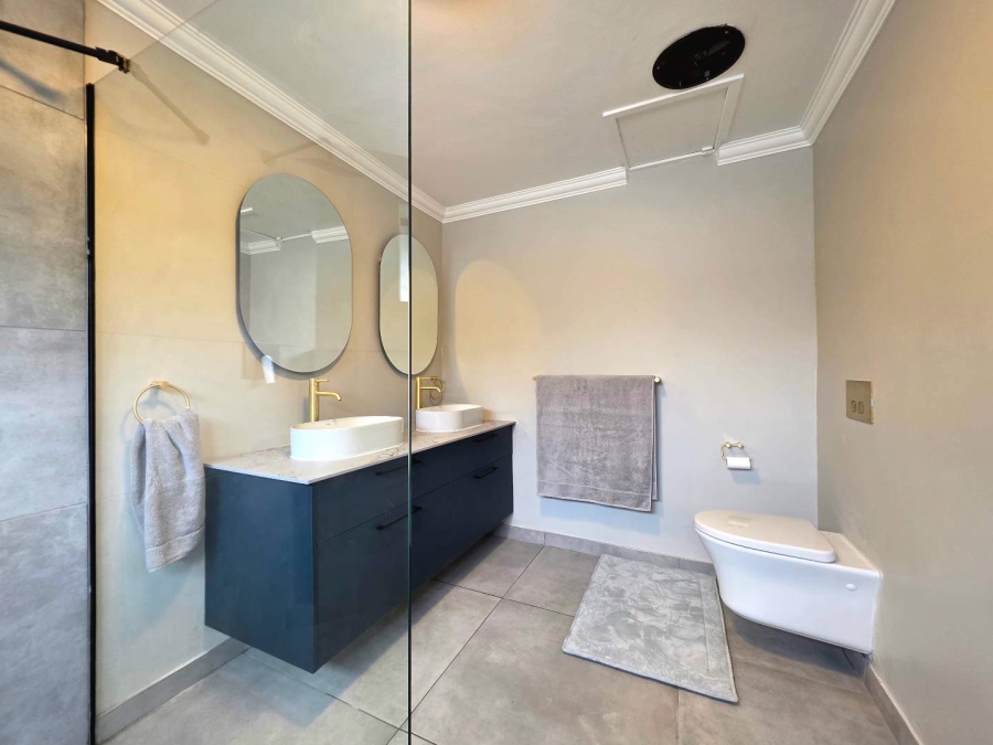 5 Bedroom Property for Sale in Plattekloof Western Cape